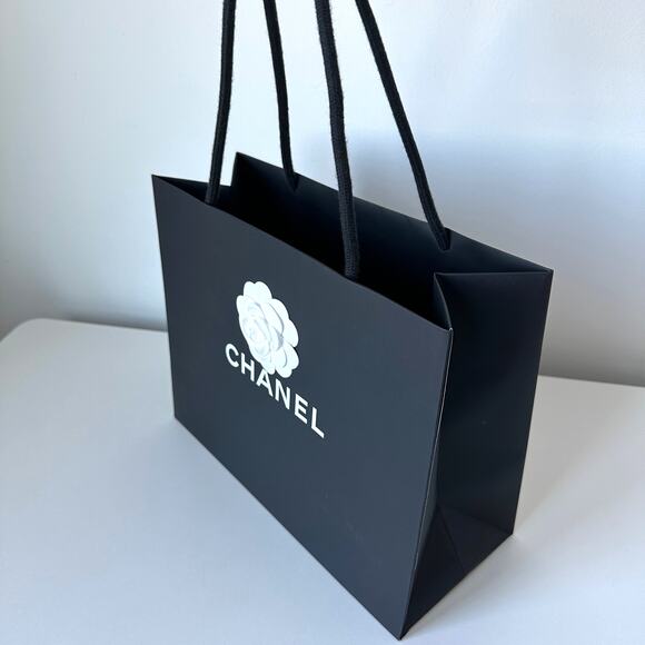 Authentic Chanel Medium Gift Bag w Camellia Flower 11.75” x 9.5” x 5” - Picture 5 of 10